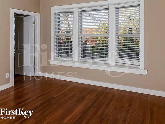 4th image of 3916 N Sawyer Ave #Ave2