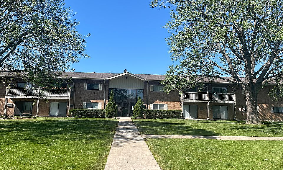 1st image of 7422 Brookdale Dr APT 209