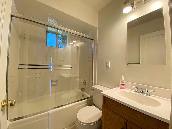 3rd image of 2721 W Walton Ave