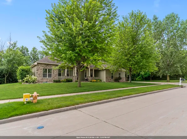 1055 Zacher Dr, Oshkosh, WI 54901