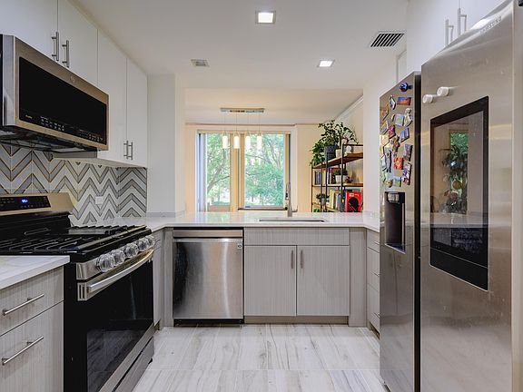 4th image of 25 Hudson St APT 210