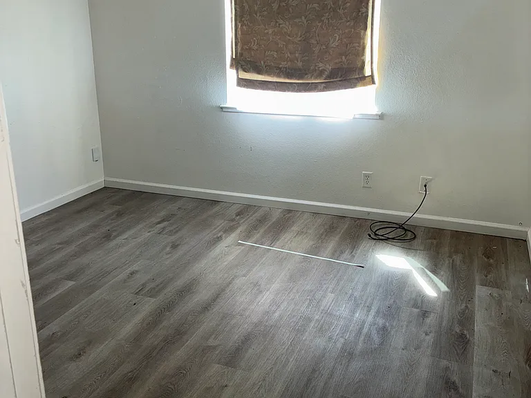 1st bedroom facing street