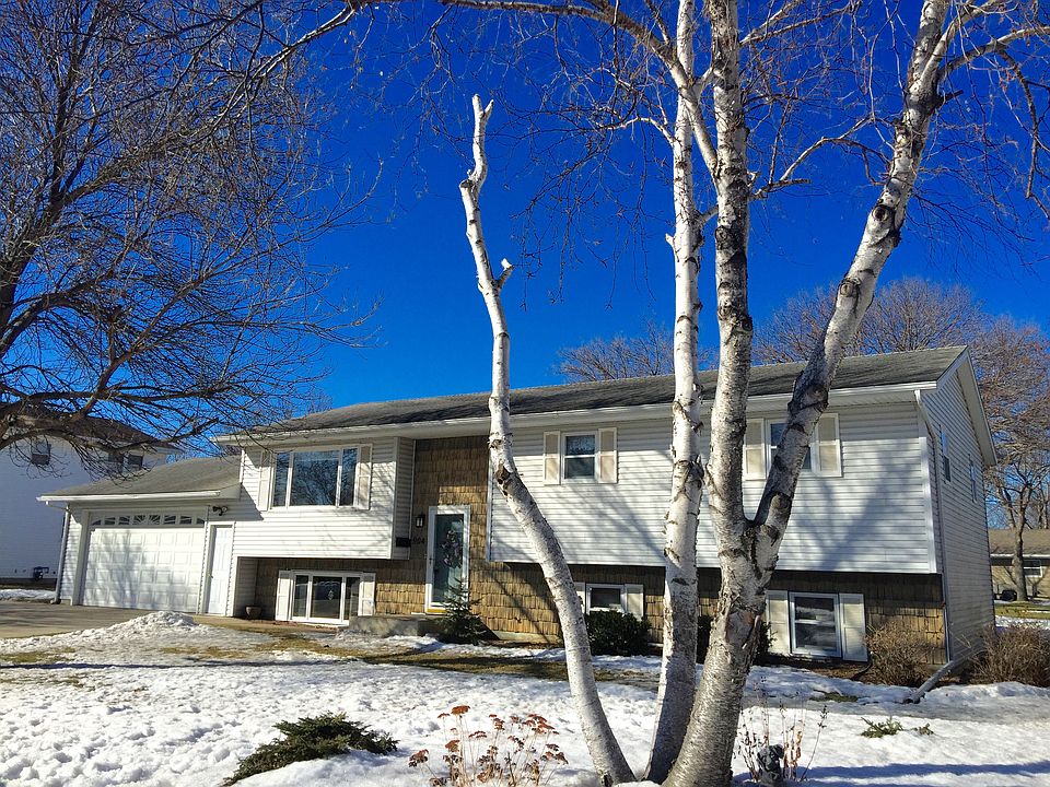 2nd image of 904 Woodfern Dr