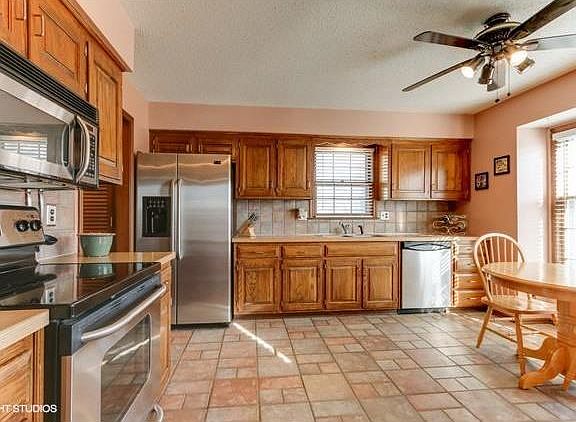 5th image of 557 E 129th Ter