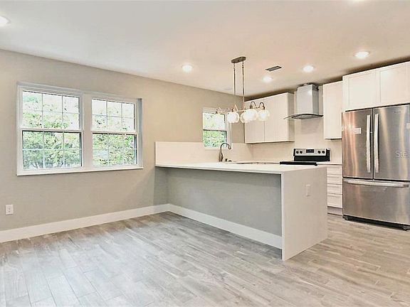 4th image of 614 E Church St
