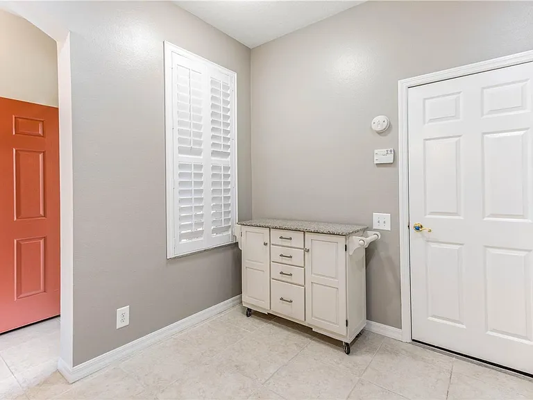 3326 Covered Bridge Dr W — Photo 11