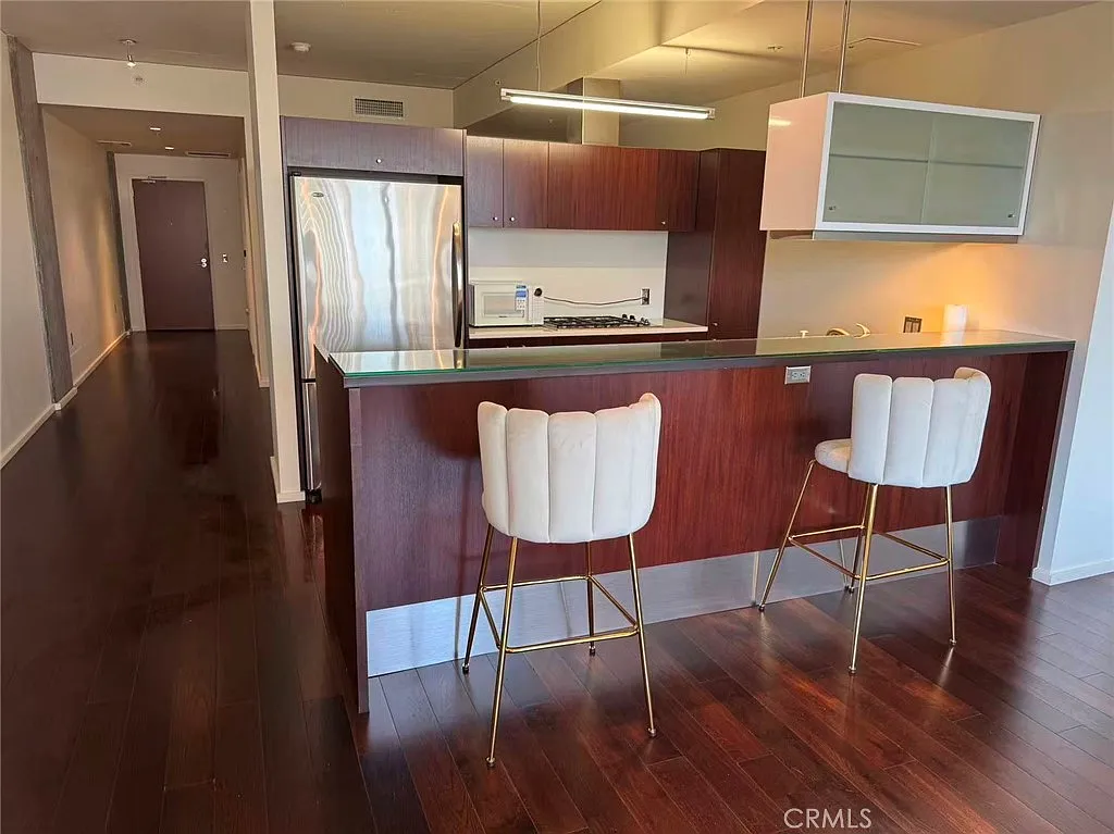 1 bed, 920 sqft, $2,900 — Photo 2