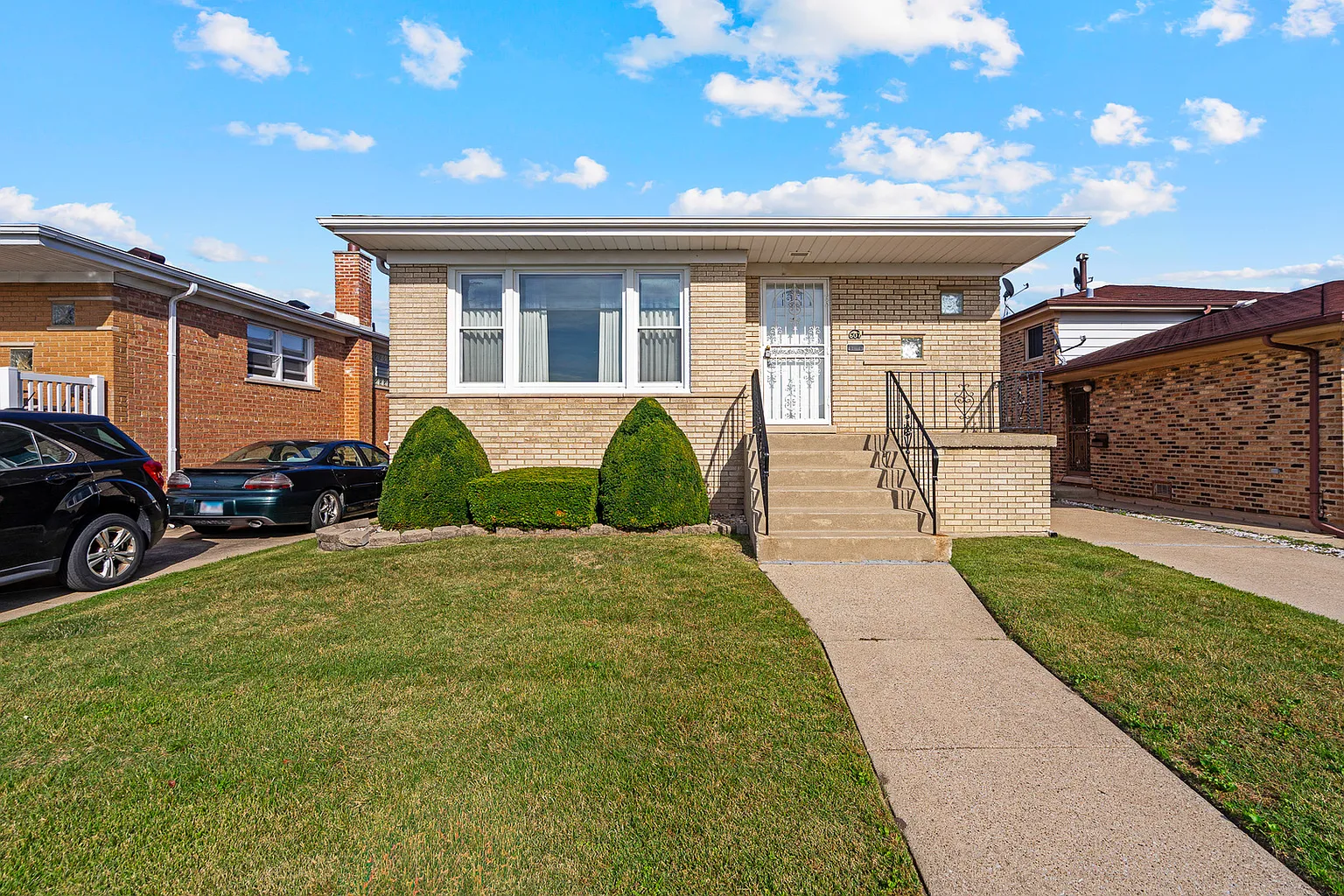 607 Hoxie Ave photo 1