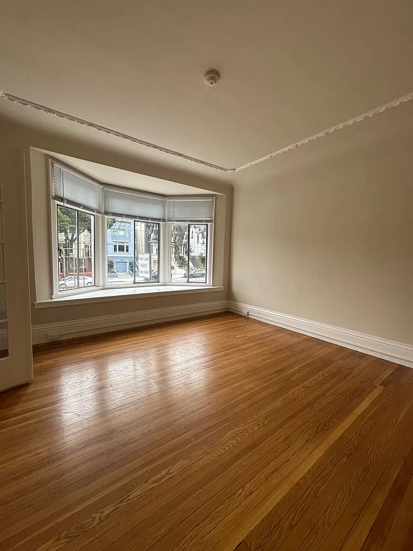 2825 Van Ness Avenue (1370r) — Photo 1