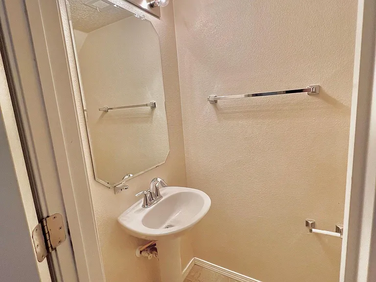 10919 Fort Point Ln NE — Photo 6