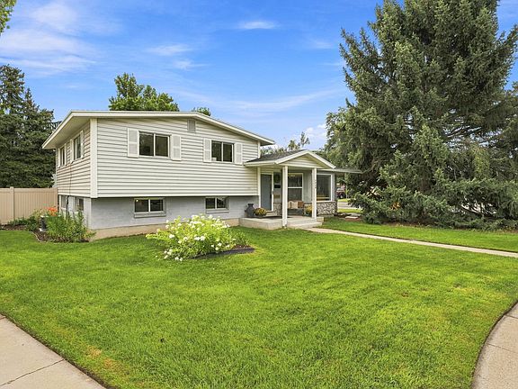 3rd image of 1249 E Greenfield Cir S