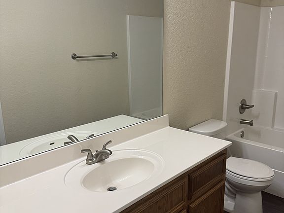 5th image of 1306 Calle De Bronc #B