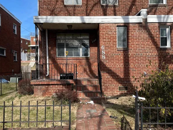 688 Nicholson St NE, Washington, DC 20011