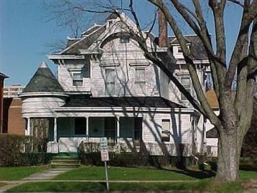 4th image of 402 Middle Ave