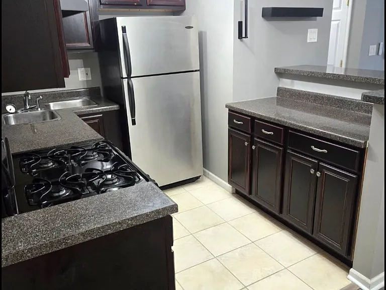 213 E Liberty St #8 — Photo 3