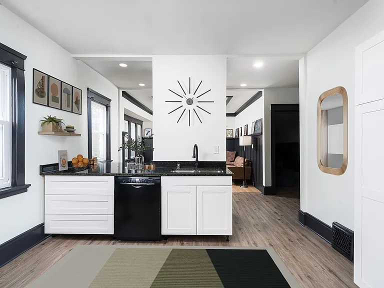 2914 N Bartlett Ave — Photo 5