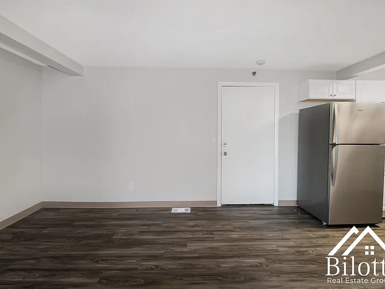 859 Pine Street — Photo 9