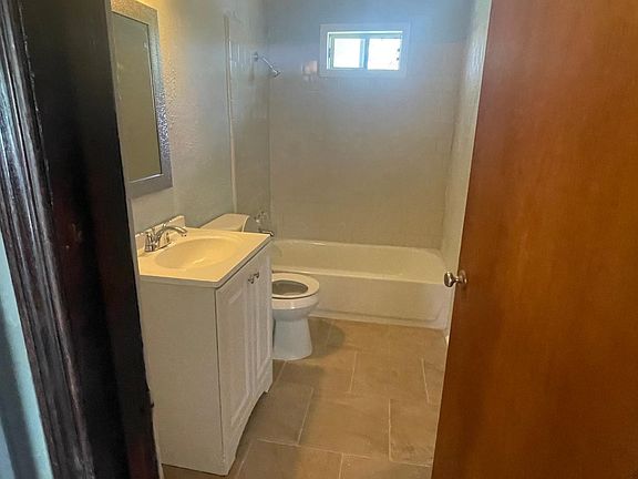 4th image of 1618 Hemlock Pl