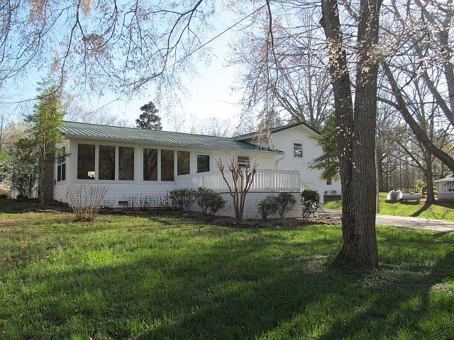 1st image of 724 Lakeway Dr