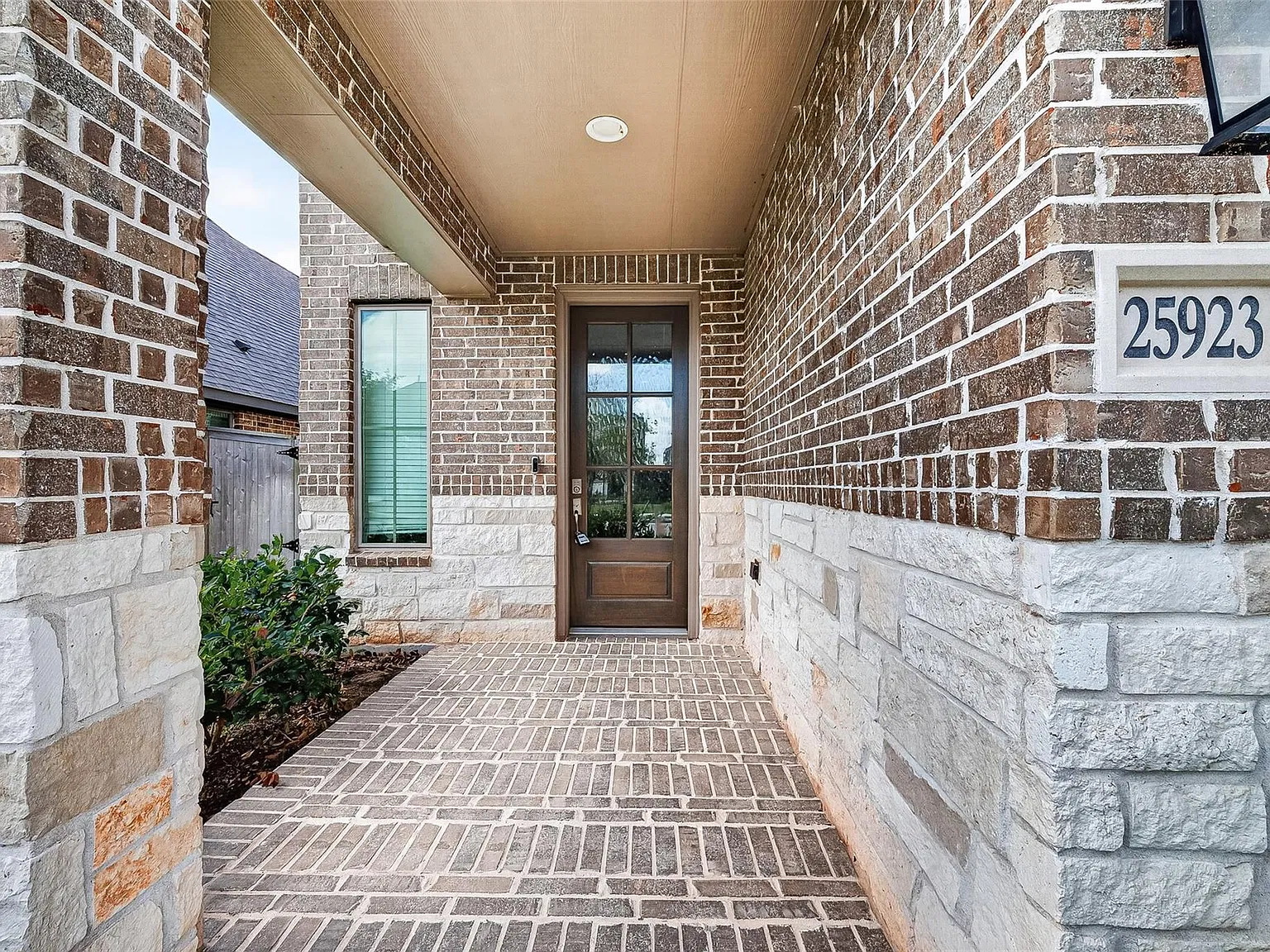 4 bed, 3.5 bath, 2654 sqft, $2,950 — Photo 2
