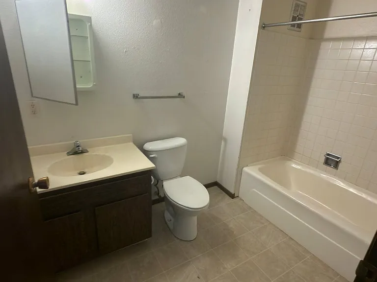 507 S Railroad Ave #9 — Photo 6