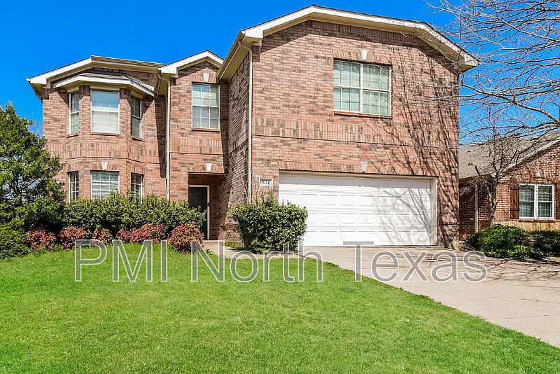 4 bed, 2.5 bath, 2470 sqft, $2,650 — Photo 2