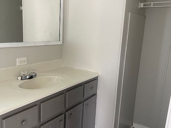 3rd image of 12195 Roddy Rd Trailer 24