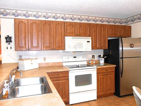 3rd image of 707 Villita Ln
