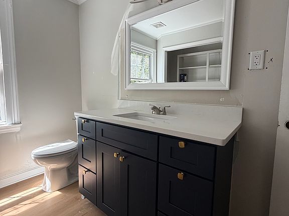 3rd image of 25 Oak St