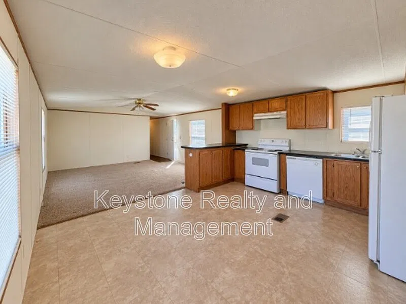 3 bed, 2.0 bath, 1280 sqft, $795 — Photo 2