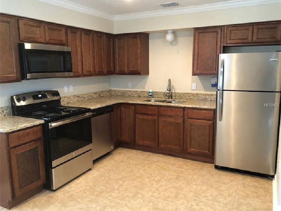 2nd image of 1195 E Hill Ct