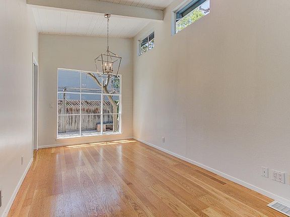 5th image of 434 Waverley St