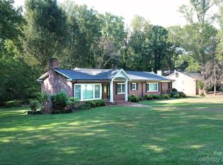 1318 Brentwood Dr, Newton, NC 28658