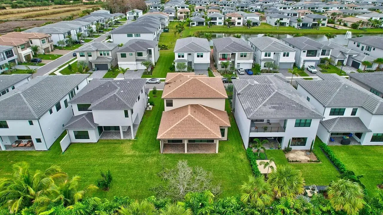 4 bed, 4.5 bath, 3263 sqft, $11,500 — Photo 4