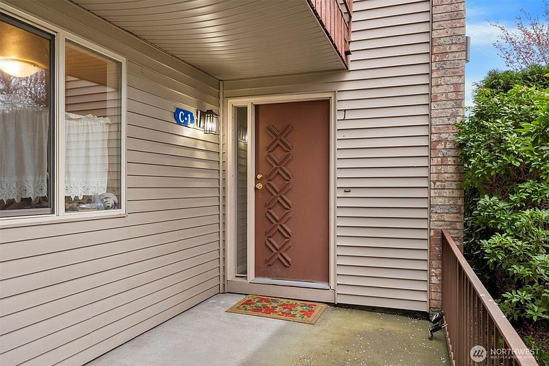 4th image of 700 11th Street #C-1
