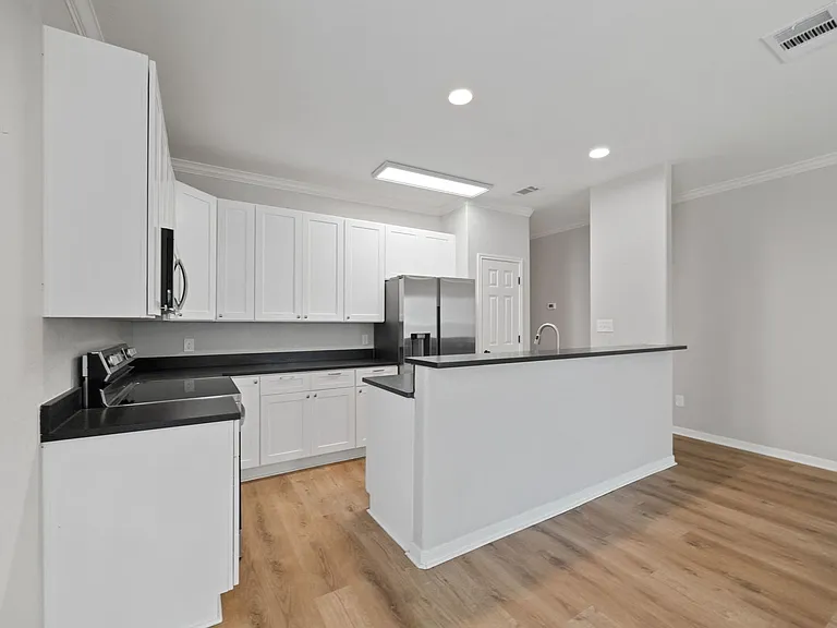521 Clearfield Dr — Photo 1