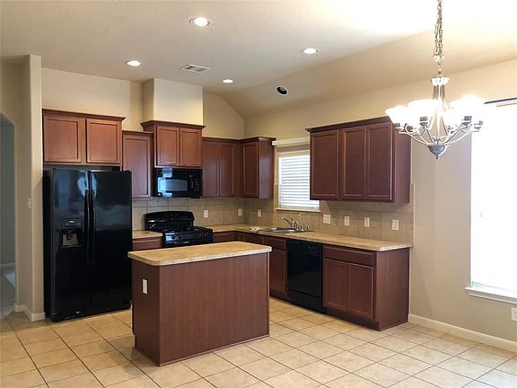 4th image of 18322 Weston Park Dr