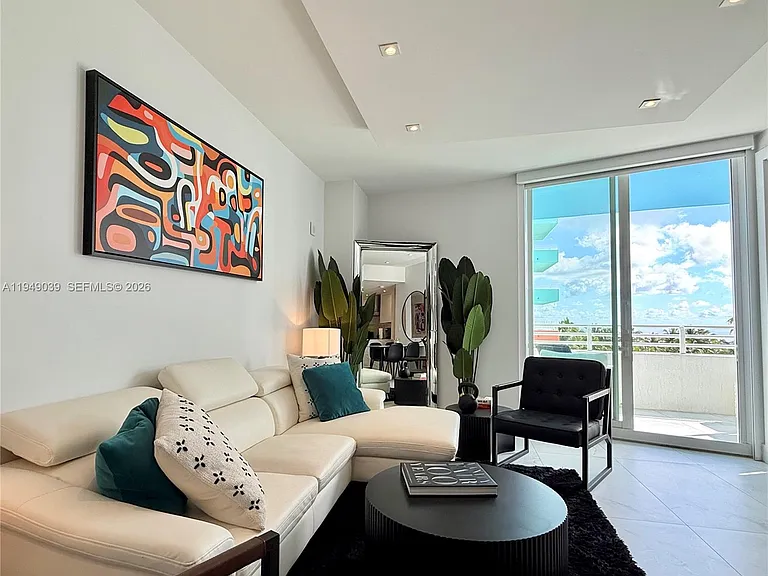 225 Collins Ave #6J — Photo 21