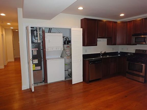 4th image of 6302 N Rockwell St APT A3