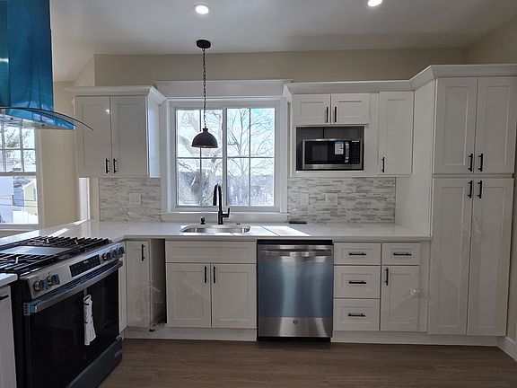 4th image of 62 Wolcott St Floor 2