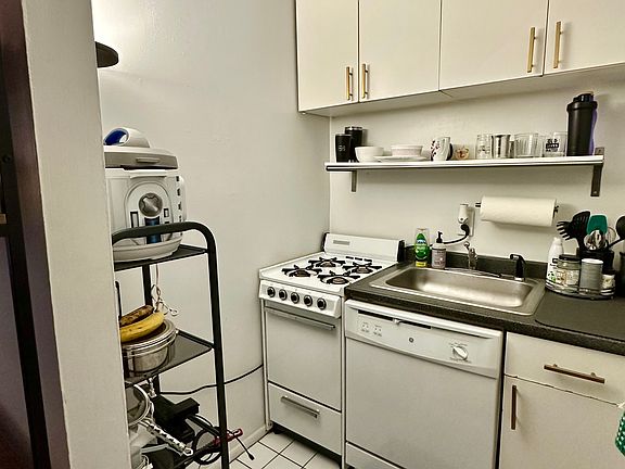 3rd image of 229 E 29th St APT 6M