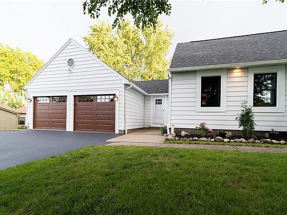3rd image of 115 Valley View Dr