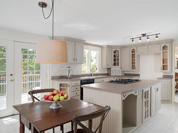4th image of 3683 Woodbrook Ct