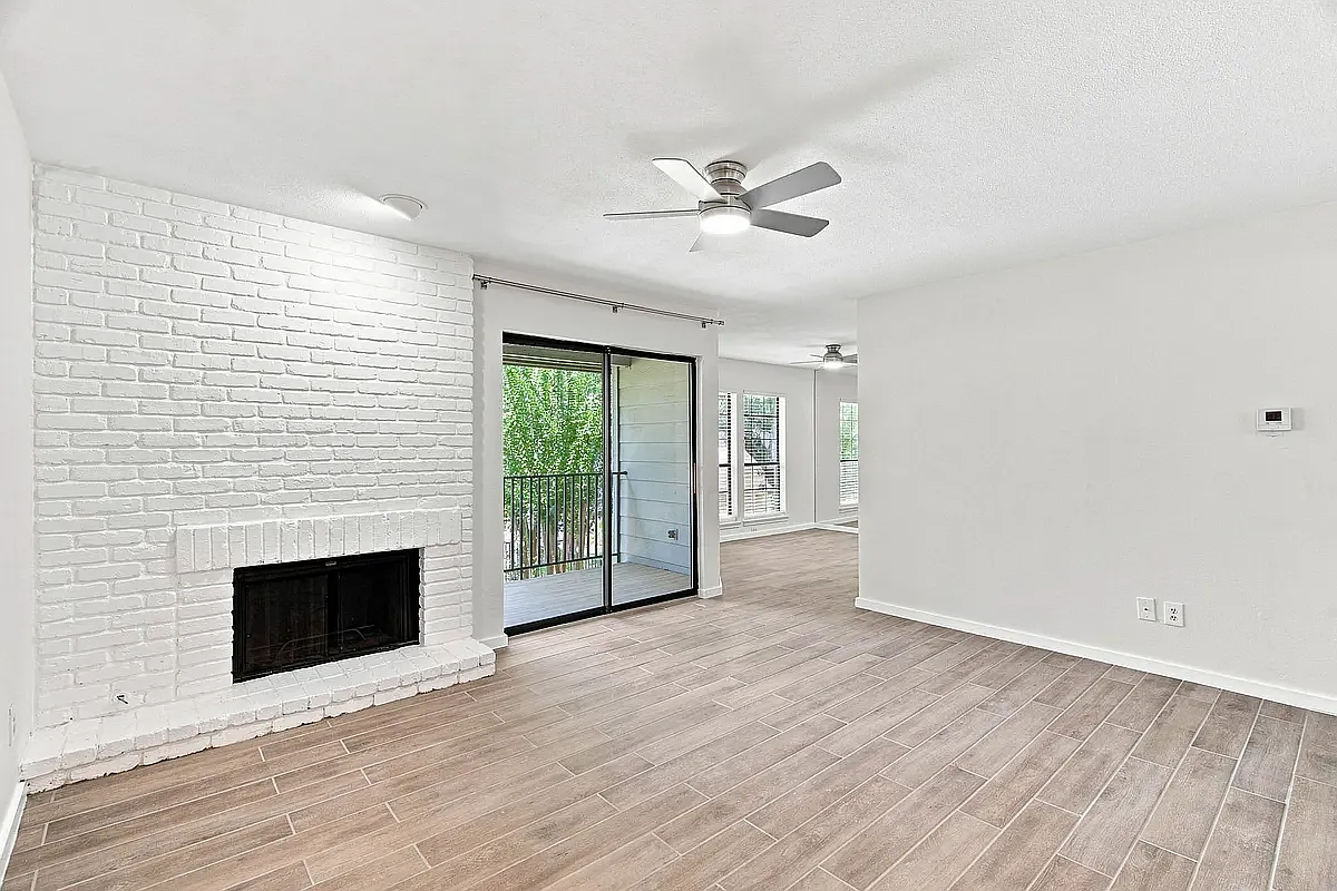 2 bed, 966 sqft, $1,800 — Photo 2