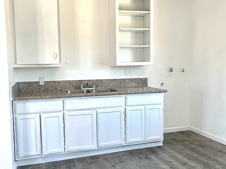 1165 E 59th Pl — Photo 2