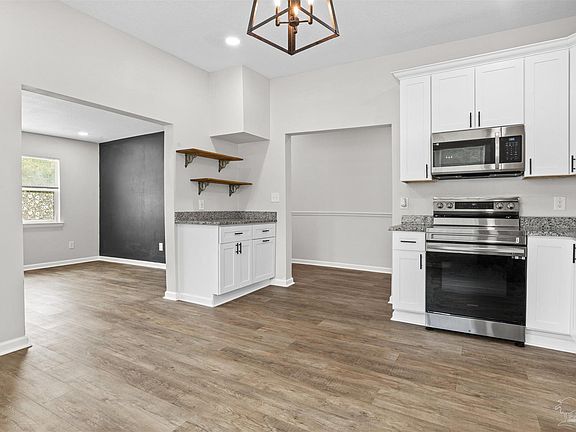 4th image of 1100 W La Rua St