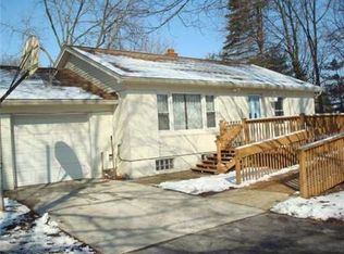 1045 E Unadilla St, Pinckney, MI 48169