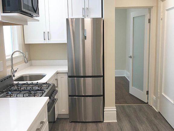 4th image of 2265 Mission St APT 9