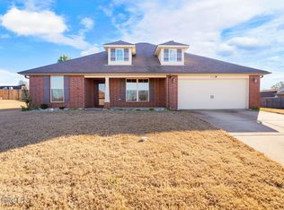 2163 Woodridge Dr, Southaven, MS 38672