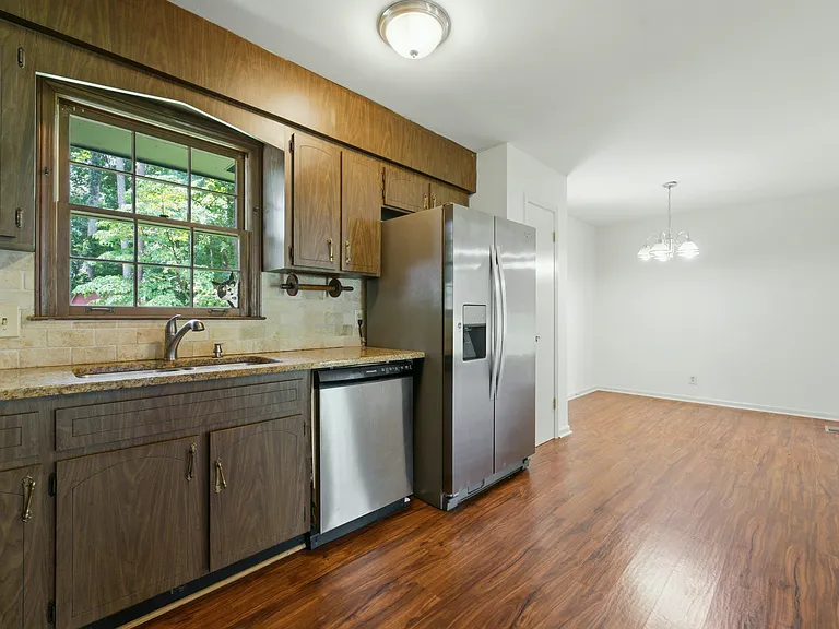 1160 Seven Springs Cir — Photo 10